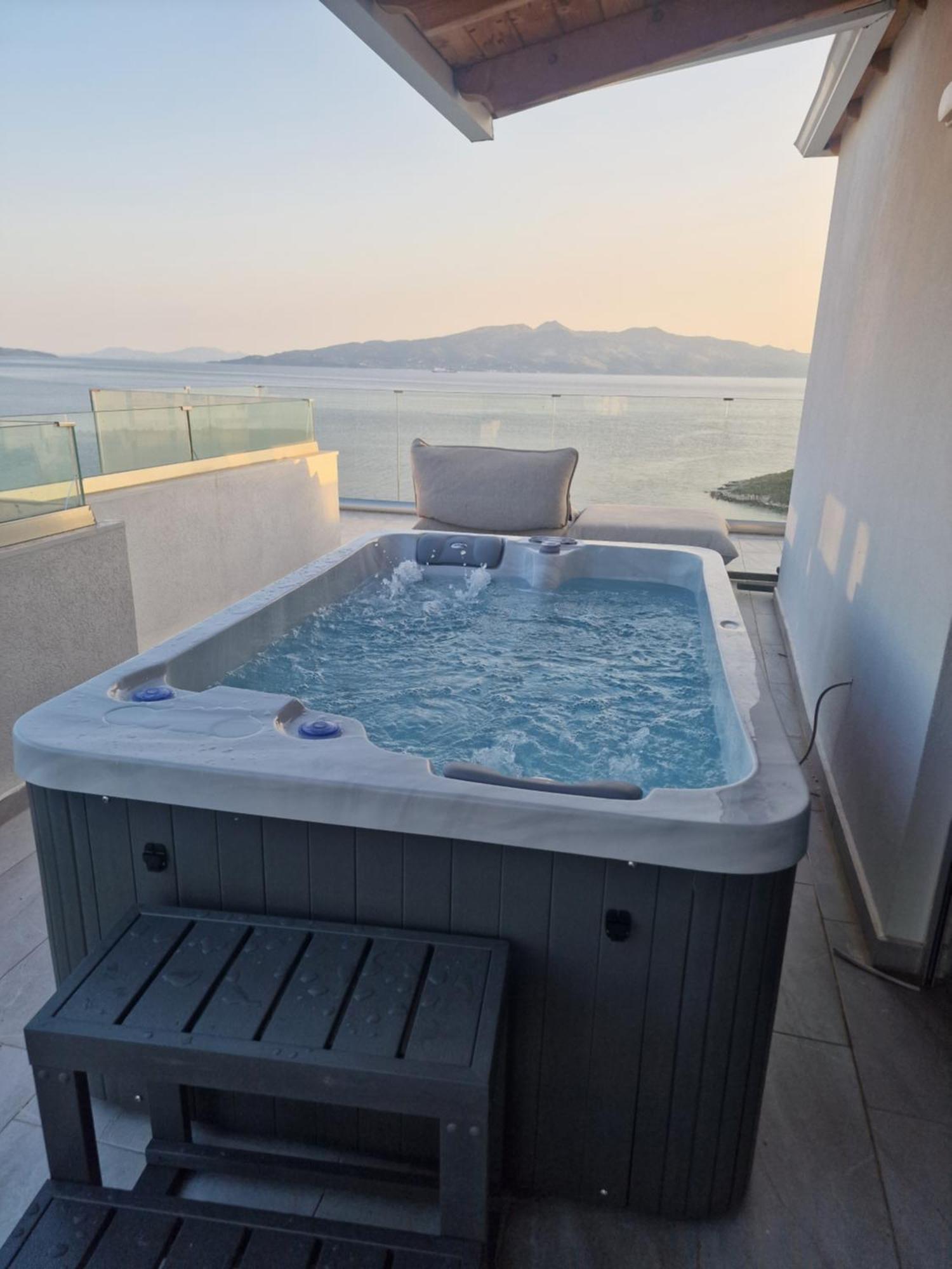 Apartment Penthouse With Jackuzy Sarande
