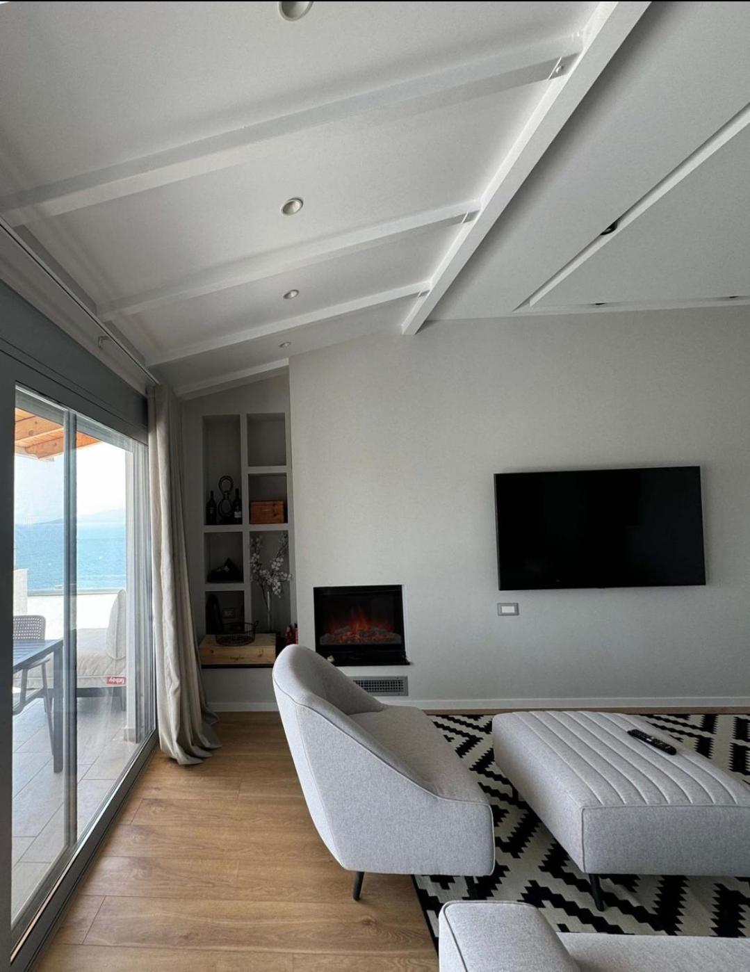 Penthouse With Jackuzy * Sarande